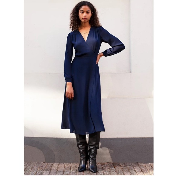 Aritzia Dresses & Skirts - Aritzia Babaton navy  wrap dress XXS